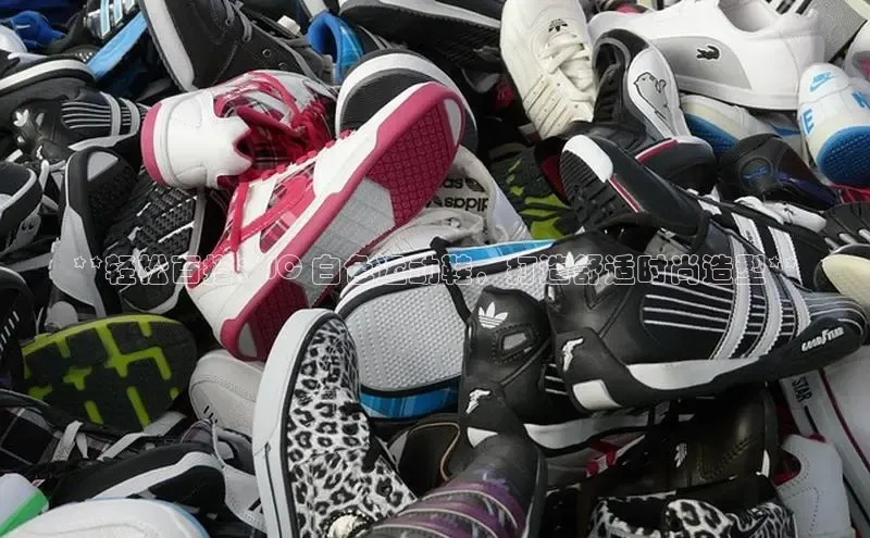 意昂3官网下载观星盘**轻松百搭：JC 白色运动鞋，打造舒适时尚造型**