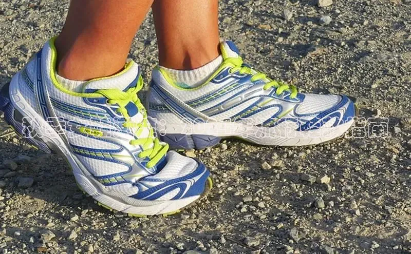 意昂3手机版官网字节跳动秋季女鞋潮流：2024年流行鞋款指南