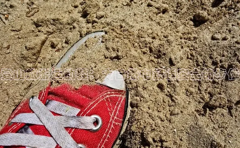 意昂三平台登录入口度小满支付登山旅游运动鞋：大自然中舒适安全的步伐