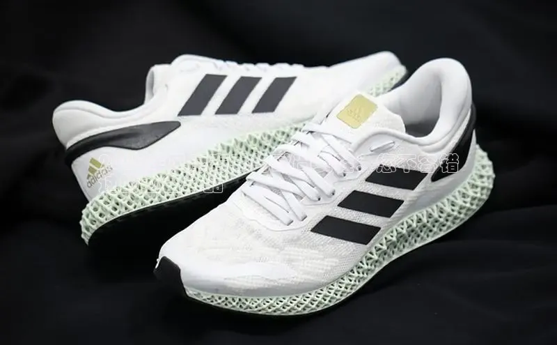 意昂3手机版登陆入口在哪里文心一言2024年风靡春季的时尚女鞋：您不容错
过的必备单品