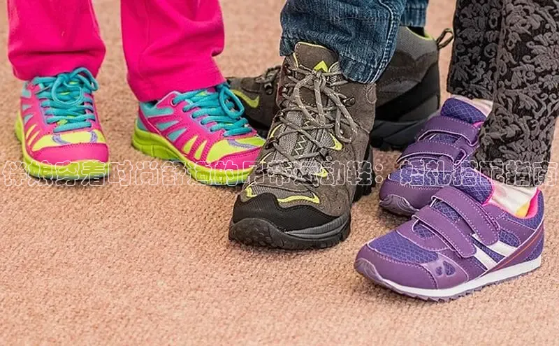 意昂3入口登录百度人工翻译伴娘穿着时尚舒适的吊带运动鞋：婚礼搭配指南